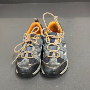 L.L. Bean trail model low rise waterproof hiking shoes size 2